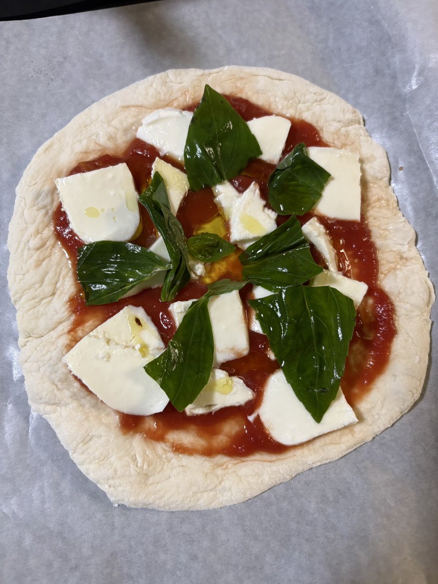 王と共に3日かけてマルゲリータを作りました🍕 思惑通りの仕上がりには