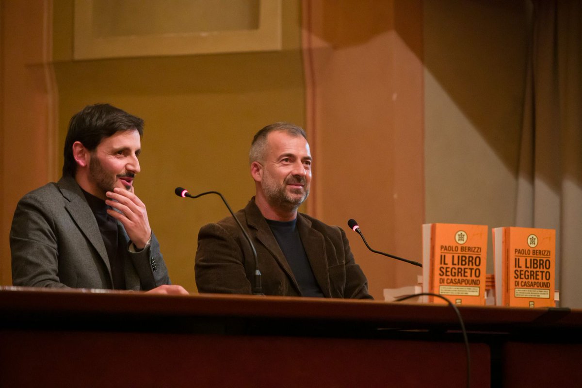 Remigrare i neofascisti, a partire da CasaPound. Ogni giorno che passa senza che siano sciolti questi movimenti e partiti è un giorno di Costituzione sospesa. Grazie a tutte e tutti per il pienone e l'abbraccio antifascista ieri a Rodengo Saiano #illibrosegretodicasapound 🙏❤️