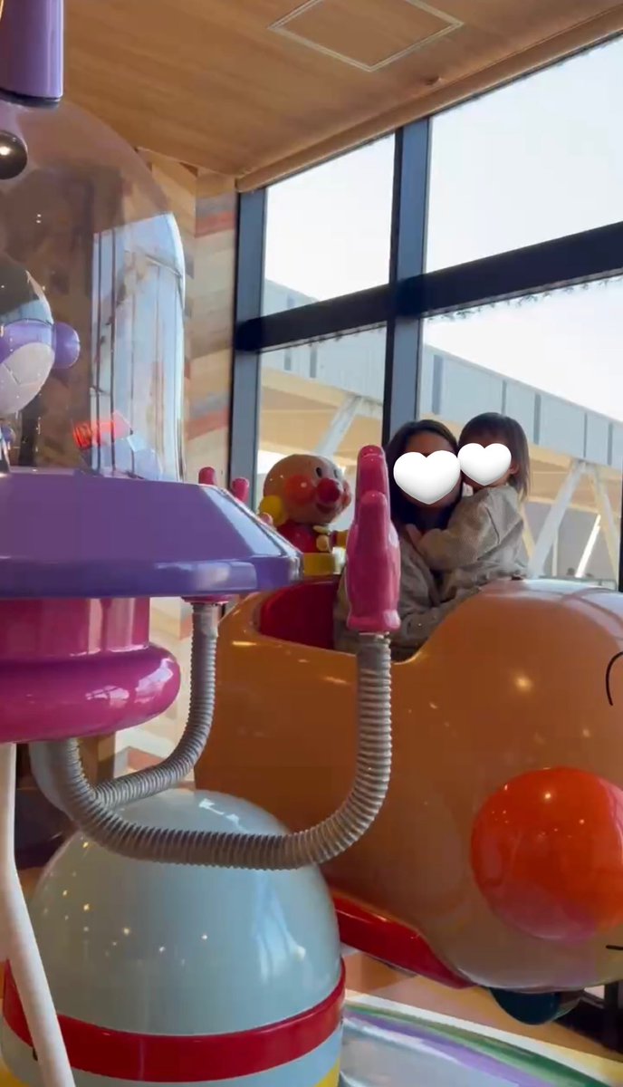 lemonade_dt_'s tweet photo. ゲームセンターでアンパンマンの乗り物乗ったら、バイキンマンが怖かったらしく私にしがみついてきた😂😂
バイキンマン怖いの可愛すぎる🥹 https://t.co/F65xMjjGqV