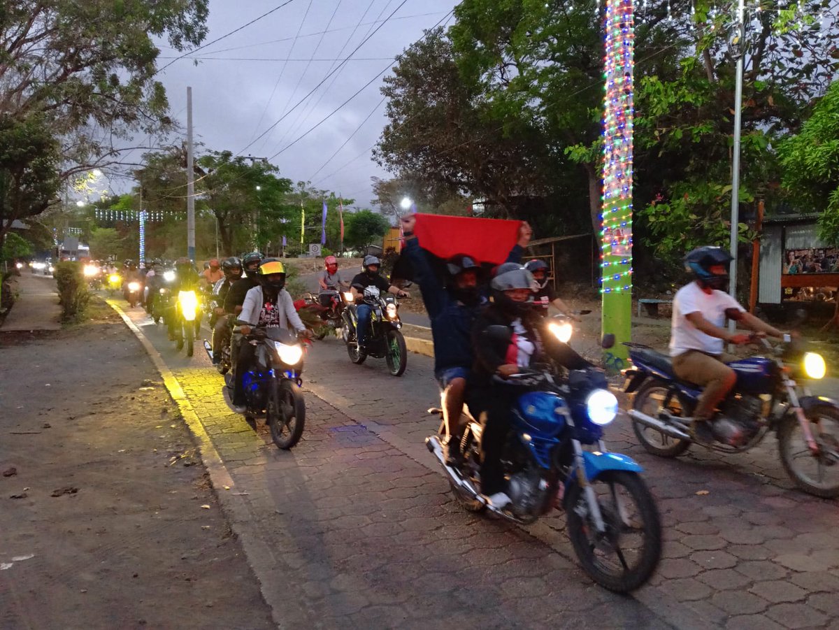 ComunicacinAlt2's tweet photo. Militancia Sandinista realiza Diana motorizada en conmemoración del 92 aniversario del General Sandino.
#SandinoVive
#2026SiempreMasAlla https://t.co/M8lPTBPiUl