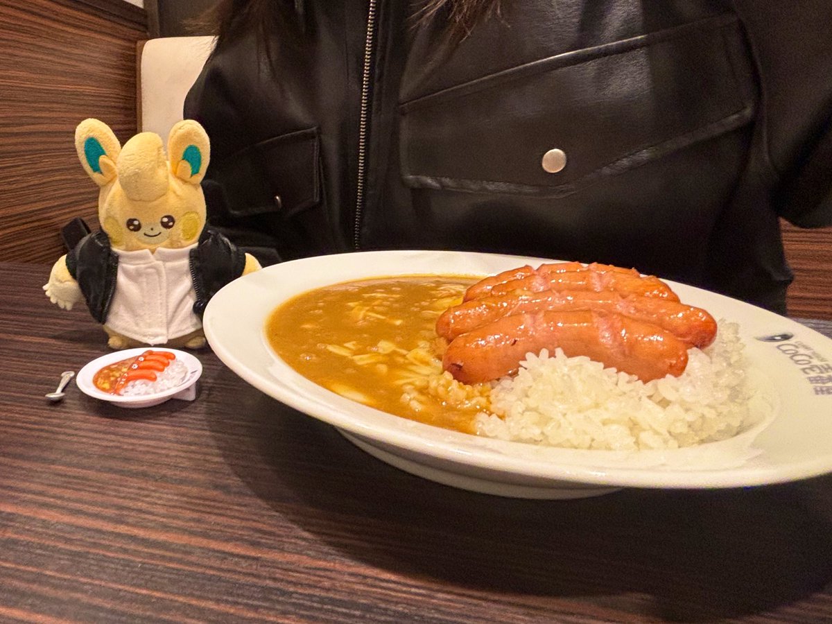 RooiBosTea29's tweet photo. 仲良しなので食べるものも同じになる
CoCo壱でニコイチ🍛🥄
\パモち、これからもたくさん食べようね/ https://t.co/VN8jgK5SBQ