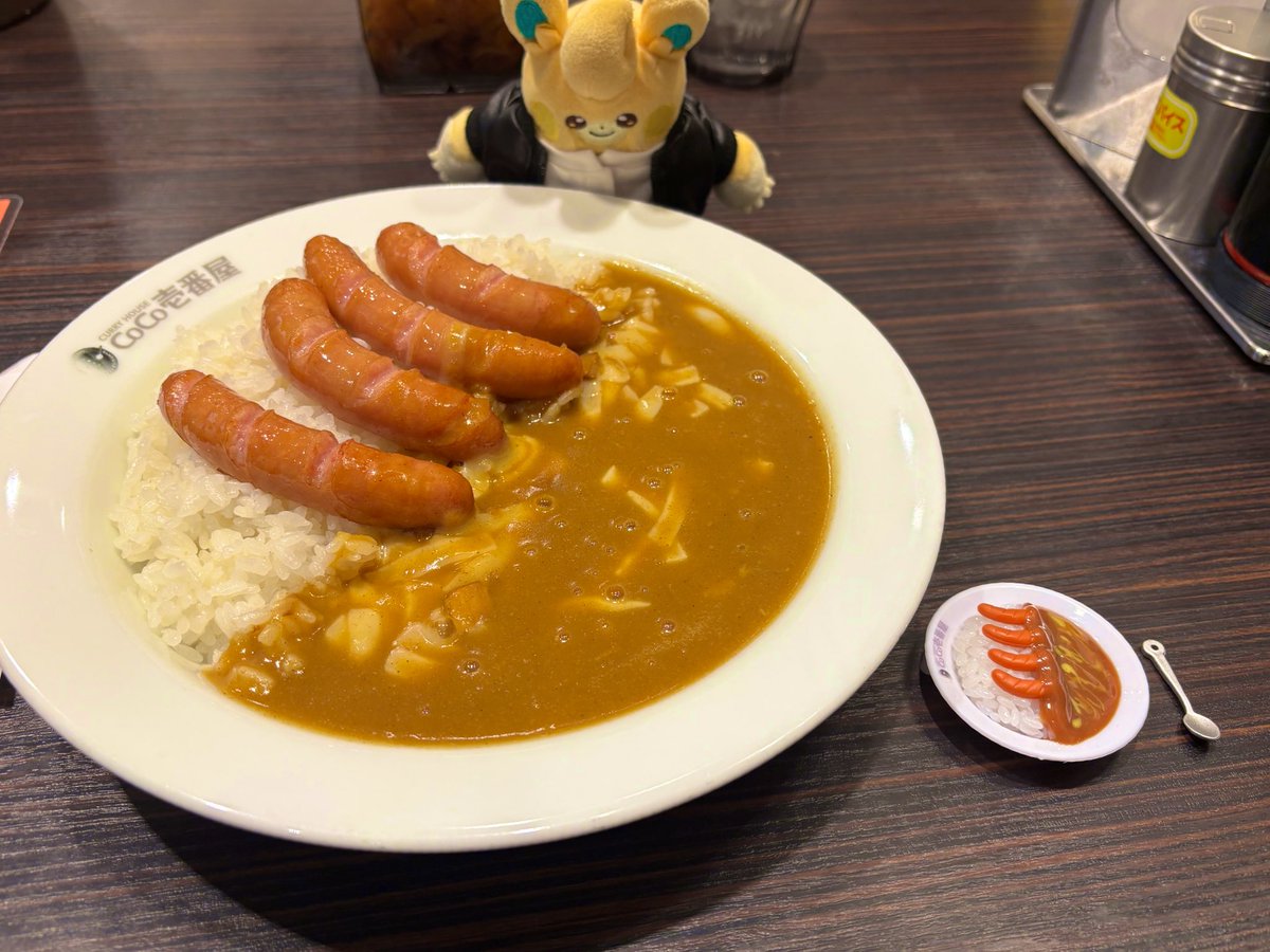 RooiBosTea29's tweet photo. 仲良しなので食べるものも同じになる
CoCo壱でニコイチ🍛🥄
\パモち、これからもたくさん食べようね/ https://t.co/VN8jgK5SBQ
