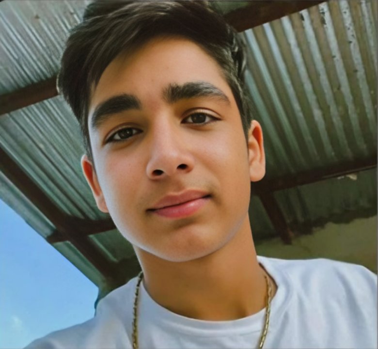 ⚠️ URGENTE:
Amirarsalan Hosseinabad, de 16 años y atleta de Arak, fue arrestado y brutalmente torturado. Sufrió una ruptura de tímpano, fracturas en los brazos y el cráneo, le arrancaron las uñas, graves lesiones faciales, y se le ha negado atención médica.

Comparte esto.