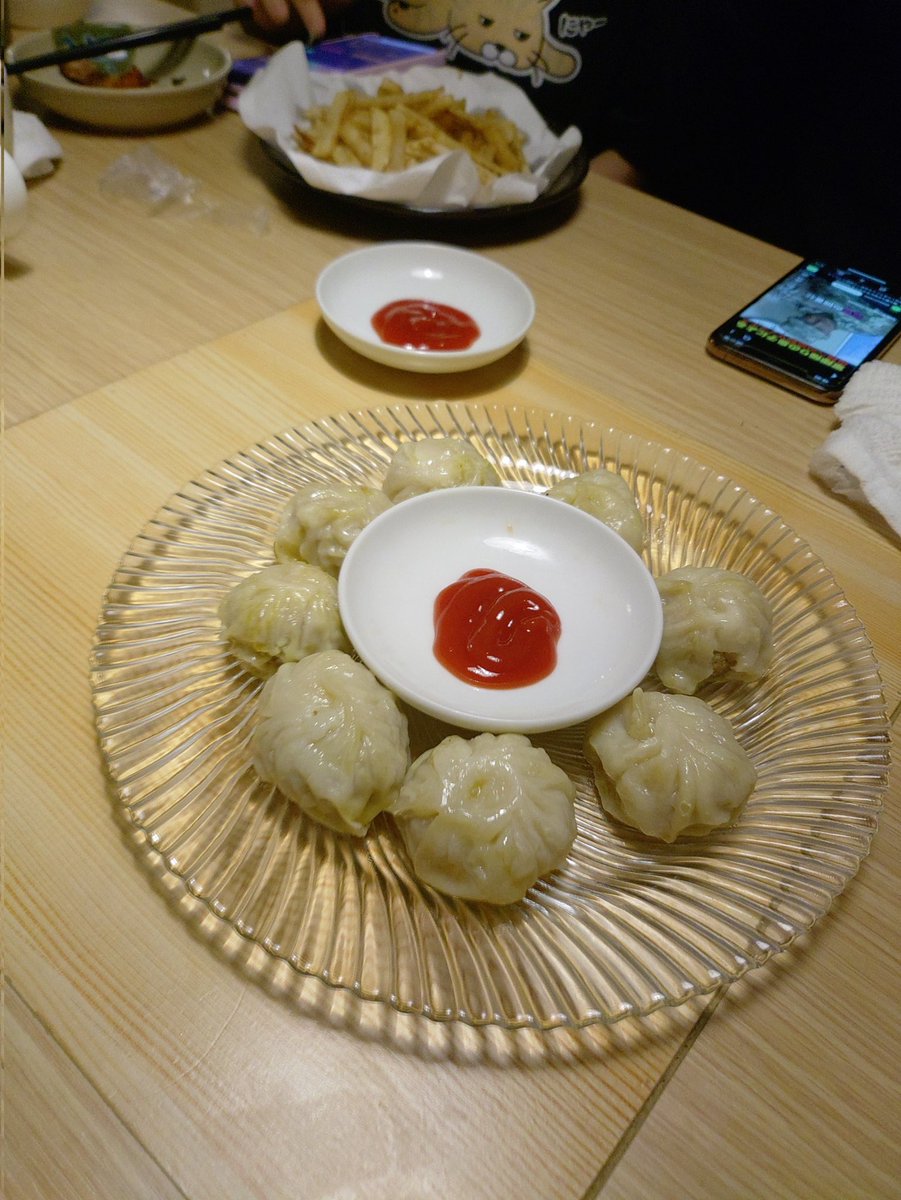 今日はいろいろあって夜は久々に近所のインド料理屋で晩御飯。
いつもながら注文した料理が割増で出てくるしお勘定は割り引いてくれるはで家族５人腹いっぱい食べて飲んでご馳走様でした。

#ガンプラジオ
#ガネーシャ
#食べ過ぎ飲み過ぎ