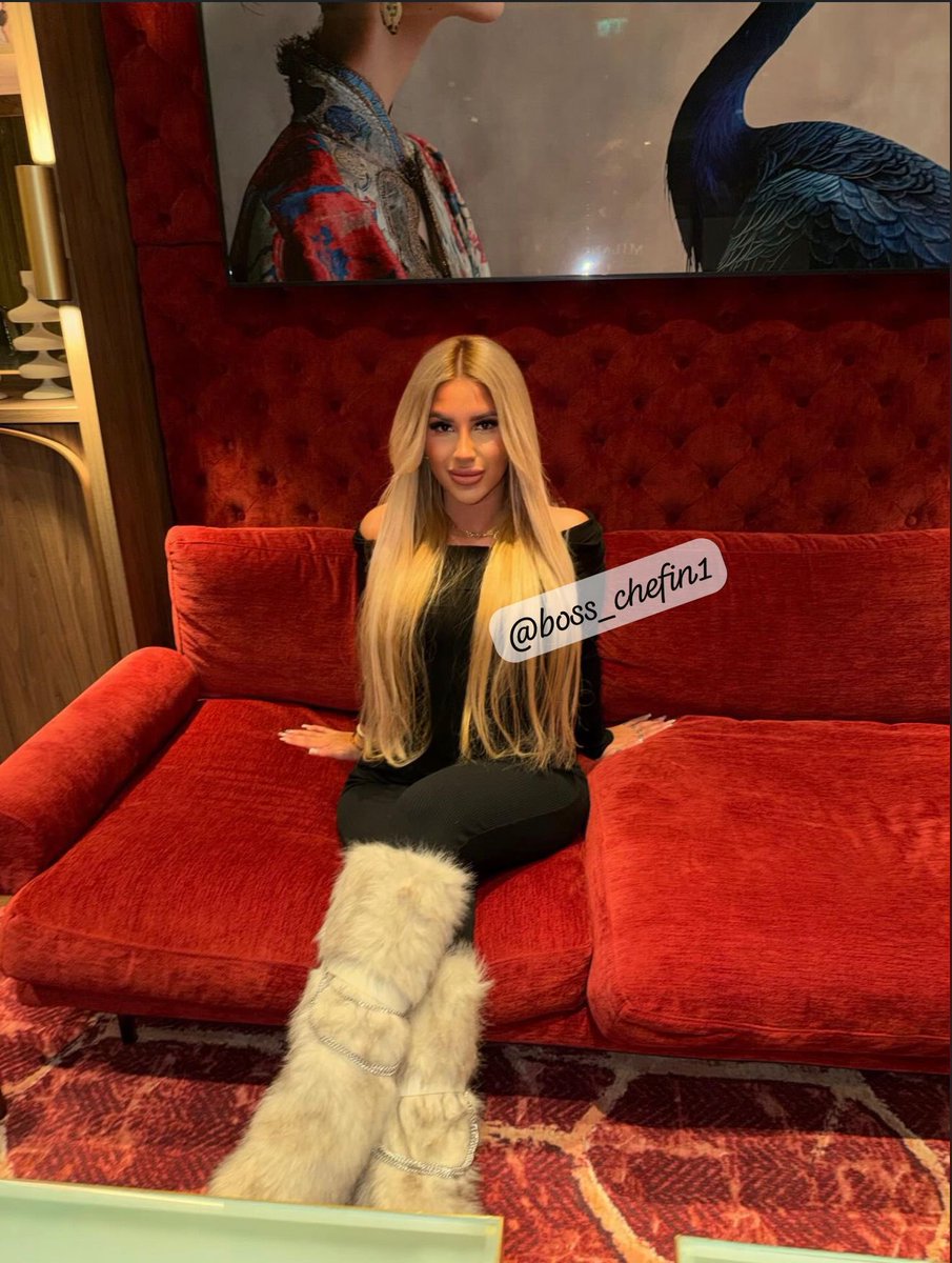 Boss_Chefin1's tweet photo. Ich bin dein schönster Untergang. 💸 
Mein Blick lässt dein Mini wachsen und deine Hände zittern beim senden. 🏦📲 Mach dich nützlich und schick 10€ wenn du in meine Welt willst. 

Folge diesem Link, um mir auf Revolut Geld zu senden: https://t.co/u8Fcu2CywB #sub #devot #geld https://t.co/IaRWNdnyRT