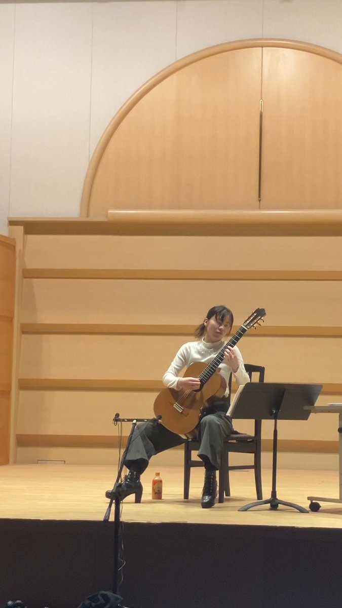 #赤井香琳 #ギターリサイタル 2026ホールリハ開催！ホールに広がる一音一音に裏方さんたちもうっとり♪「ギター1本でこの響き!?」と驚きの声✨本番は2/28(土)です。この奇跡の響きをぜひ会場でお楽しみに
#KarinAkai #クラシックギター #アコースティックギター #ホールリハ #アプリコ #来週開催