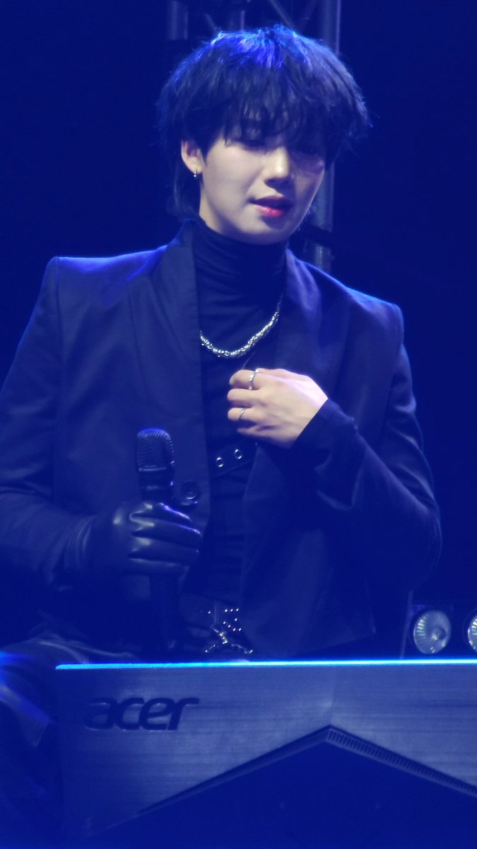 Romantikkyy's tweet photo. 260221 KpopRevolution in Germany

 왕자 영민이 오늘 완전 너무 멋있어 !!
#임영민 #LIMYOUNGMIN #イムヨンミン https://t.co/CxXSVCEugD
