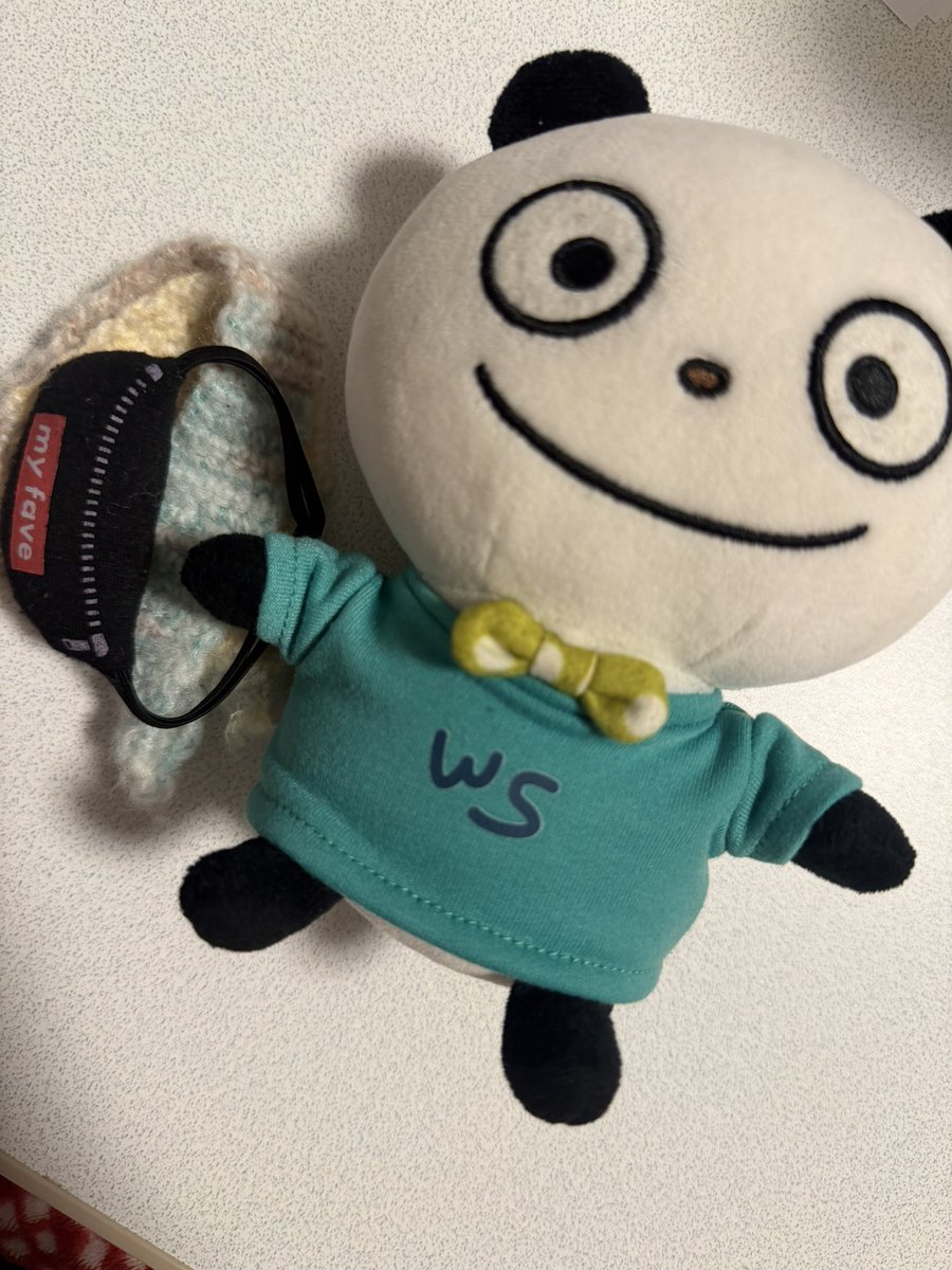 b_n_n____'s tweet photo. 我が相棒がジャストサイズでした🫶
私もオソロが欲しかったけど、ちょっと再考しようと思って今回未購入。
月曜日はこれでお出かけしようね🥰
明日のネイルにも付き合ってもらおーかな💅★*
#ごきげんぱんだ
#WEGO
#StudioUG https://t.co/rHs7QJe4Yi