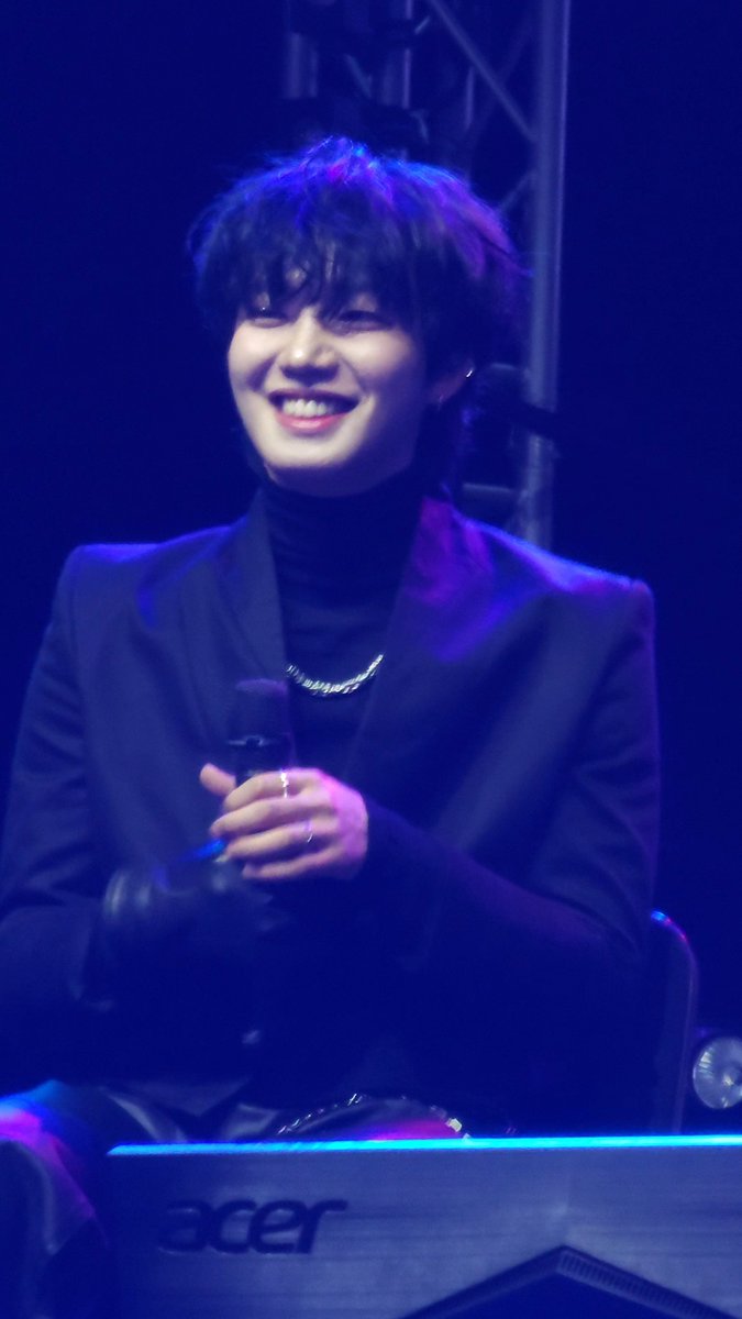 Romantikkyy's tweet photo. 260221 KpopRevolution in Germany

 왕자 영민이 오늘 완전 너무 멋있어 !!
#임영민 #LIMYOUNGMIN #イムヨンミン https://t.co/CxXSVCEugD
