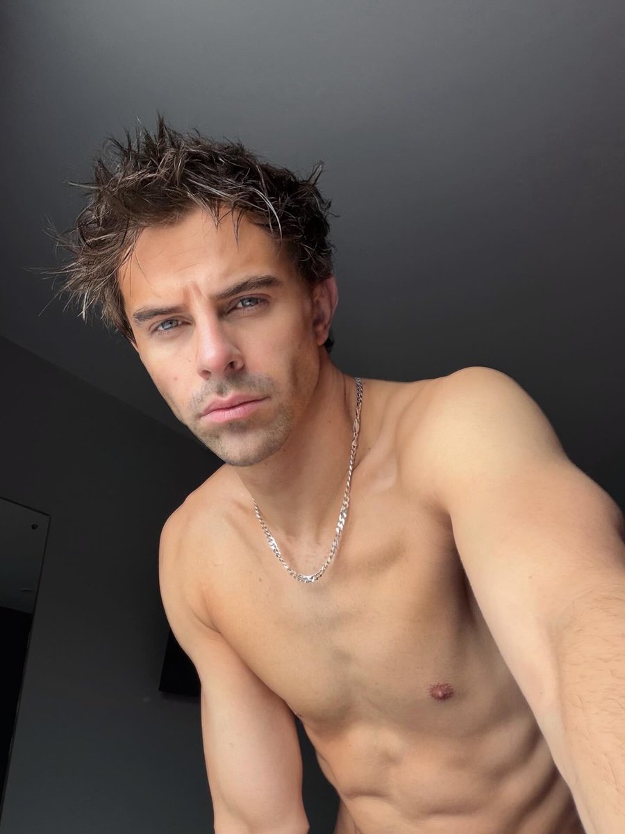 PaigeThreeDrag's tweet image. This tour is grueling (and amazing) but I am ALIVE! #hello #goodbye