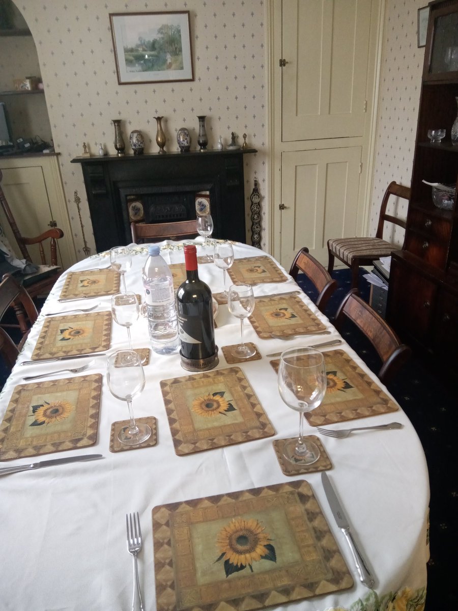 NigelSommelier's tweet image. Good journey down to Dad's, no rain or traffic hold ups. My sister's have done a great job sorting out birthday lunch. Few #beers to enjoy. Dad's been making my grandson a train layout. Still miss Mum being here,  dementia put her in a home 3 years ago 😔 Beer O'Clock soon 🍻