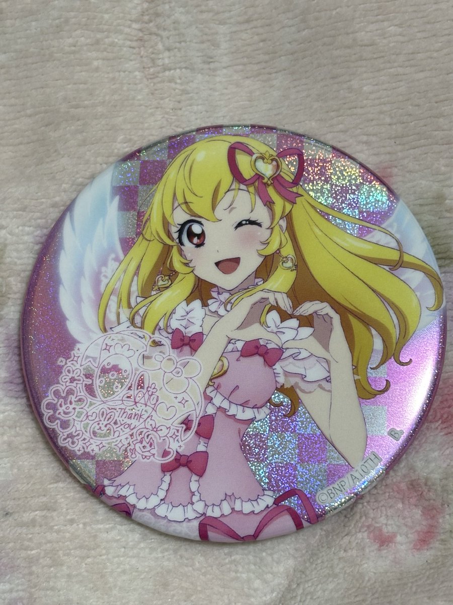 プレバンで予約してたオーロラキスコーデのいちごちゃんの缶バッジが