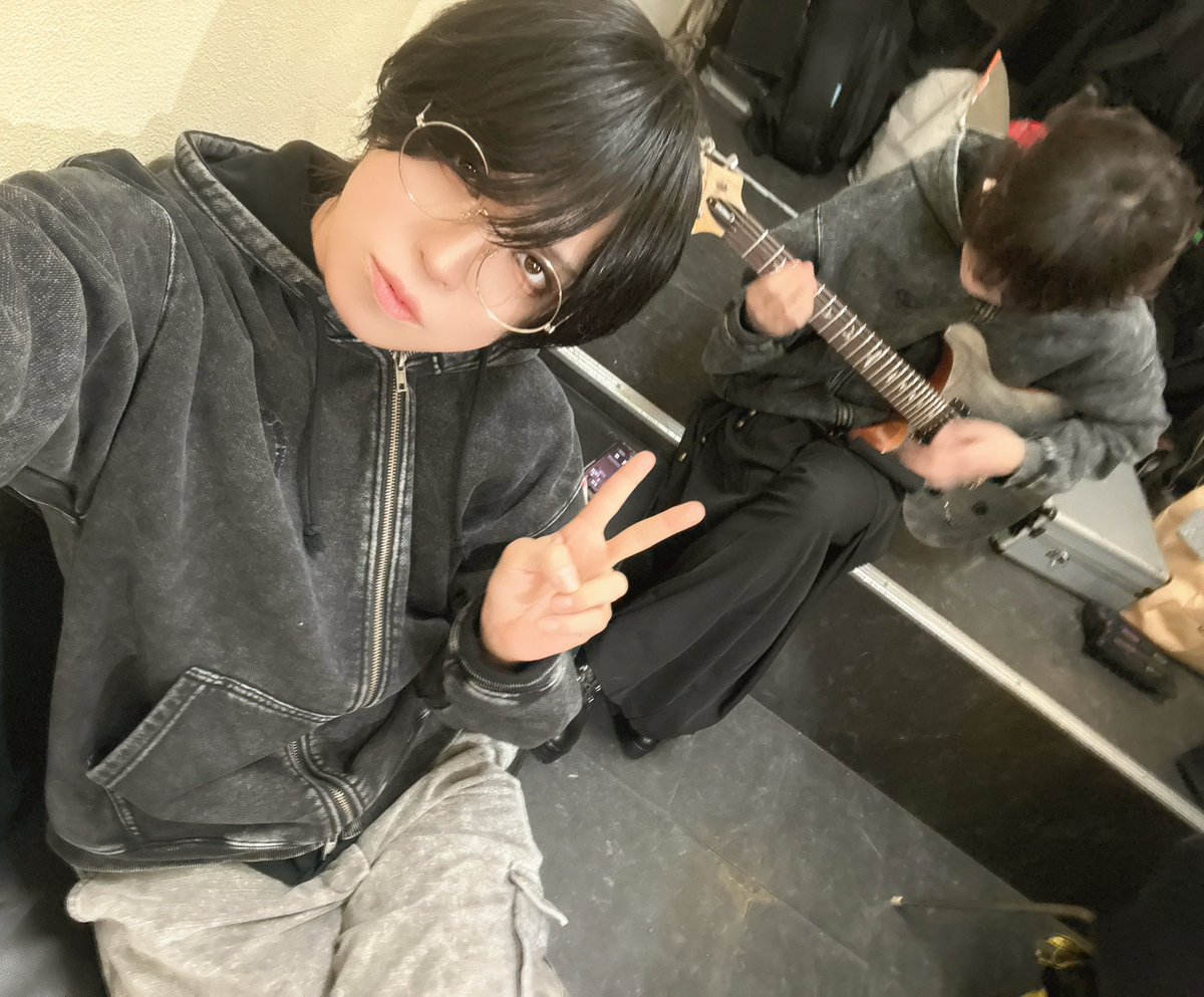 🌚<池袋BlackHole 「りょうたバースデー(前日)」 パーカーほぼ同じやん