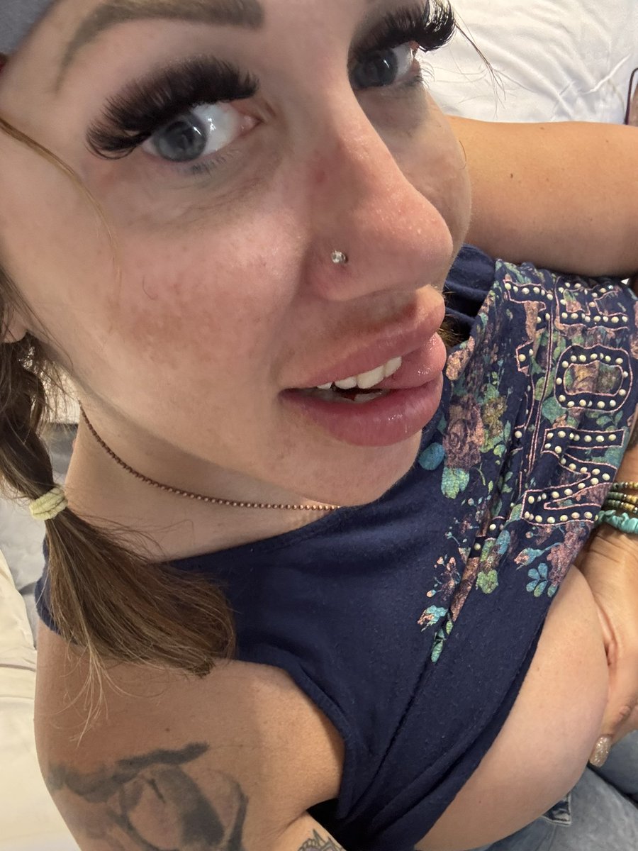 Lizzy15xo tweet media