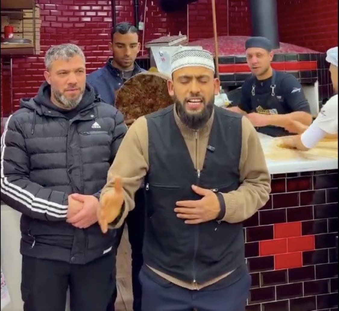 Sahnelerde yarı çıplak şarkı söyleyip , parayı bulunca kendisini seks/uyuşturucu partilerine atan şarkıcılar milyonları götürürken normal;

Ağzından Allah düşmeyen adam üç beş kuruş kazanınca havla 

İnşallah milyonlar kazanır, meraklısına yol olur, 
Rabbim sayılarını artırsın