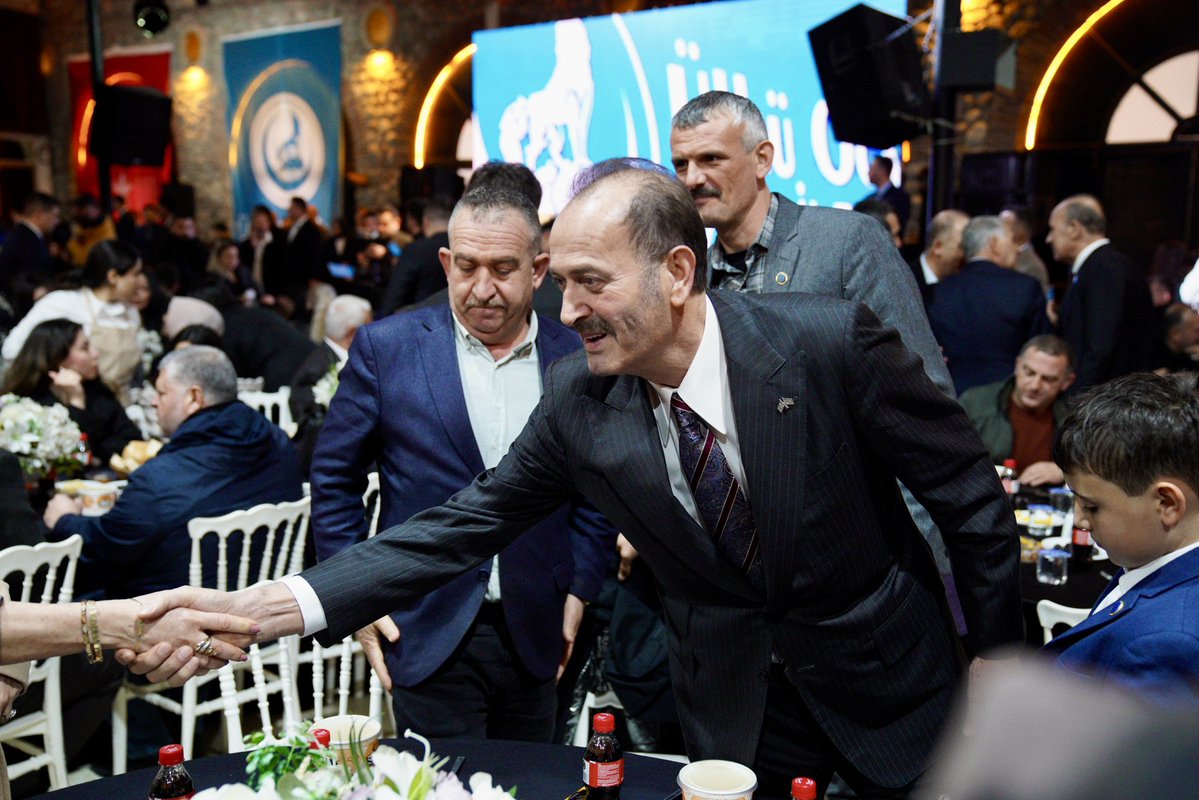 Bugün; Ülkü Ocakları Genel Başkanımız Sayın <a href="/ayyildirim1/">Ahmet Yiğit Yıldırım</a> ‘ın da katıldığı; Ülkü Ocakları İzmir İl Başkanlığımızın (<a href="/burakkilictc/">Burak KILIÇ</a>) düzenlediği,şehit ailelerimiz ve gazilerimizin katılımıyla onurlandırdığı iftarda binlerce hemşehrimizle helal sofrada buluşmanın onurunu yaşadım.