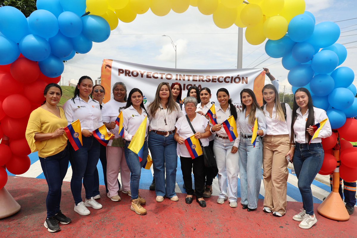 “Con la puesta en funcionamiento de esta intersección, se reducen riesgos y se protege la vida de conductores, peatones y ciclistas” afirmó la ministra <a href="/maferojas/">Mafe Rojas</a>, destacando, además, que esta obra organiza el tránsito y mejora la movilidad de más de 32.000 habitantes.