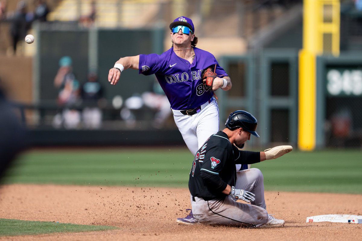 Los Colorado Rockies se enfrentan a los Arizona Diamondbacks en Salt River Fields en Scottsdale el viernes 20 de febrero de 2026, en Scottsdale, Arizona. Cole Carrigg (Foto de Kyle Cooper)