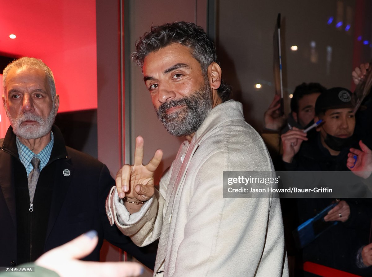 0asisupersonic's tweet photo. I think that men should apologize for not being Oscar Isaac https://t.co/xFOwvpaNt2