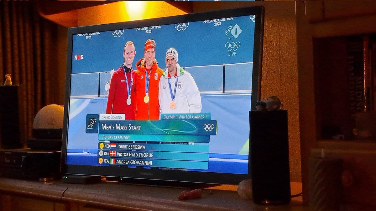 YvonneGrevelink's tweet photo. Zo wat een spectactulaire laatste wedstrijd van @JorritBergsma op de #massastart. Hij pakt gewoon #Olympisch #goud en is #Olympisch #kampioen!
#teamNL #OlympischeWinterspelen https://t.co/g7G72U5PyS