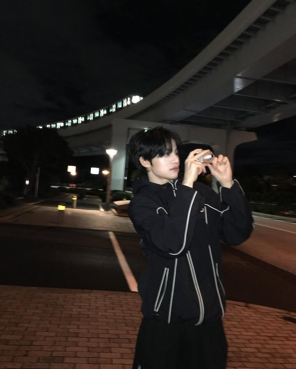 jmindung's tweet photo. @Just_do02 클로즈유어아이즈 전민욱 입니다.
잘생겼습니다. https://t.co/XdnFX3JE2U