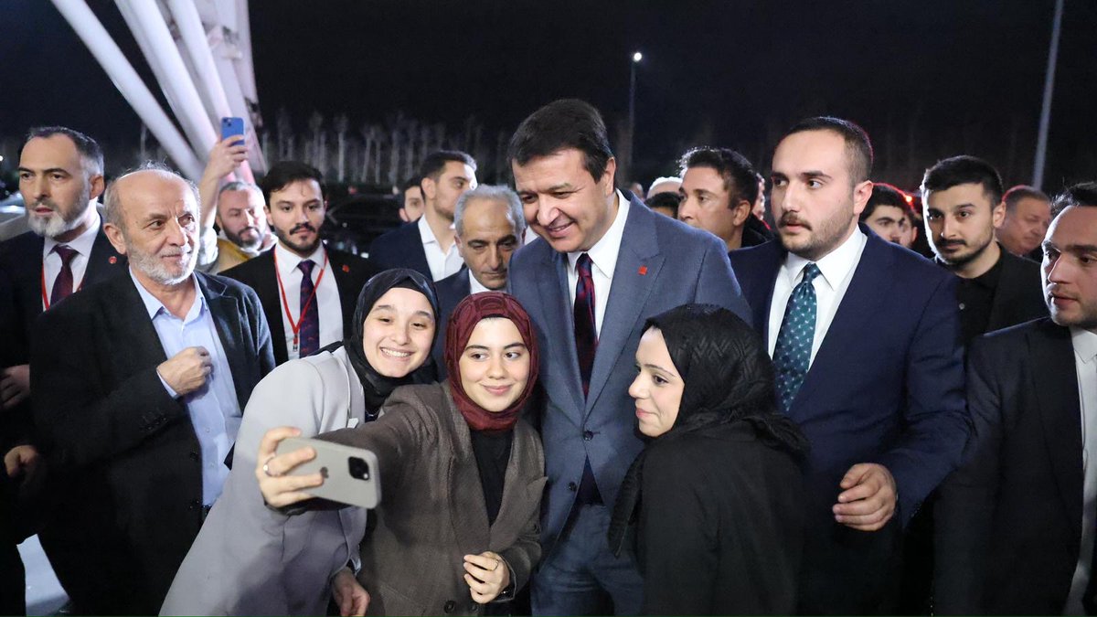 SaadetPartisi's tweet photo. #AdaletSofraları kapsamında gerçekleştirdiğimiz Geleneksel İstanbul İftarımız hatıra fotoğrafı ile sona erdi.

Katılan tüm misafirlerimize teşekkür ediyoruz.

#AdaletSofraları #Ramazan2026 https://t.co/dSZzj2S40n