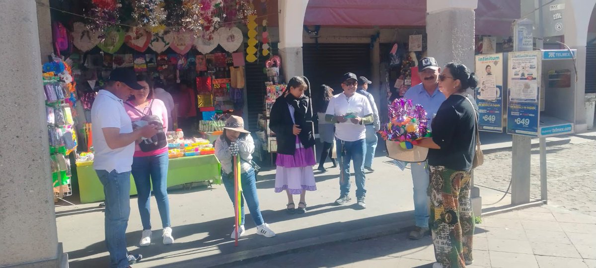 SedeaQro's tweet photo. Recorrimos el Mercado Manuel Lopez Portillo en Amealco de Bonfil, compartiendo el saludo del Gobernador @makugo y reafirmando que estamos presentes donde nace nuestra fuerza: con su gente. Caminar sus calles y fortalecer el diálogo es nuestra prioridad. 🤝 #AquíContigo! https://t.co/d8EsRP2rxe
