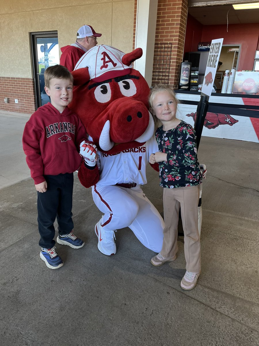 Ribby 🐗⚾️ tweet media
