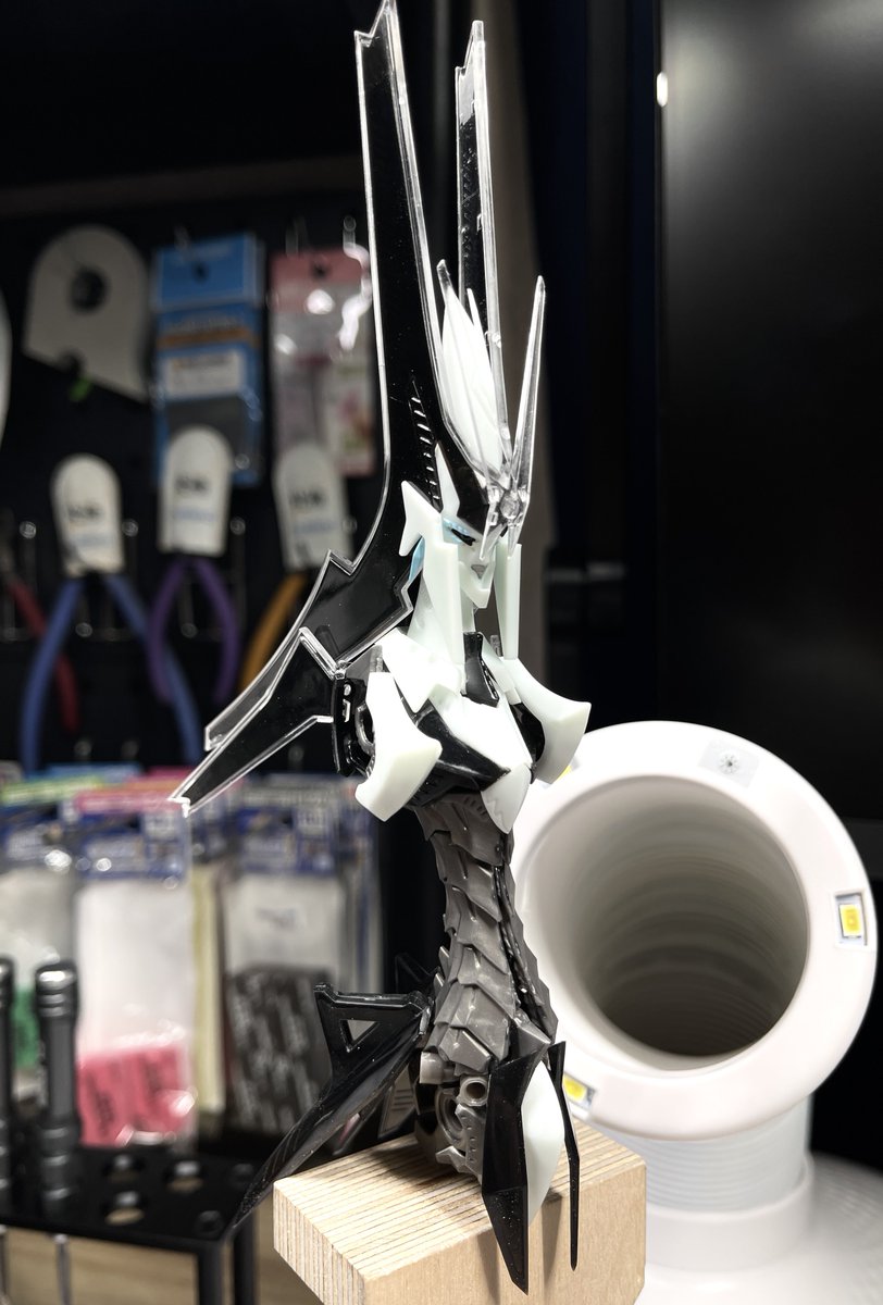 VSMSカイゼリン、今のところ蛇腹が一部嵌めにくかった以外めちゃくちゃ組みやすい。
ほ、ほんとにプラモでカイゼリンが組めてる・・・🥲