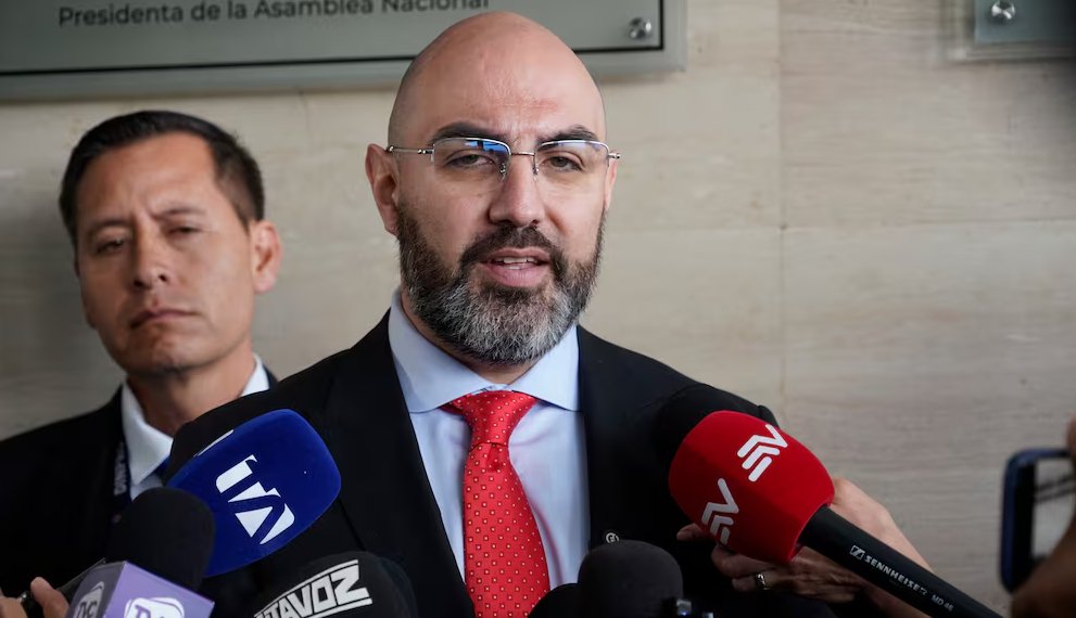 eluniversocom's tweet image. 👉ow.ly/zLUj50YjmRK En el Ministerio de Trabajo aún no se registra impedimento para ejercer cargos públicos para Mario Godoy.