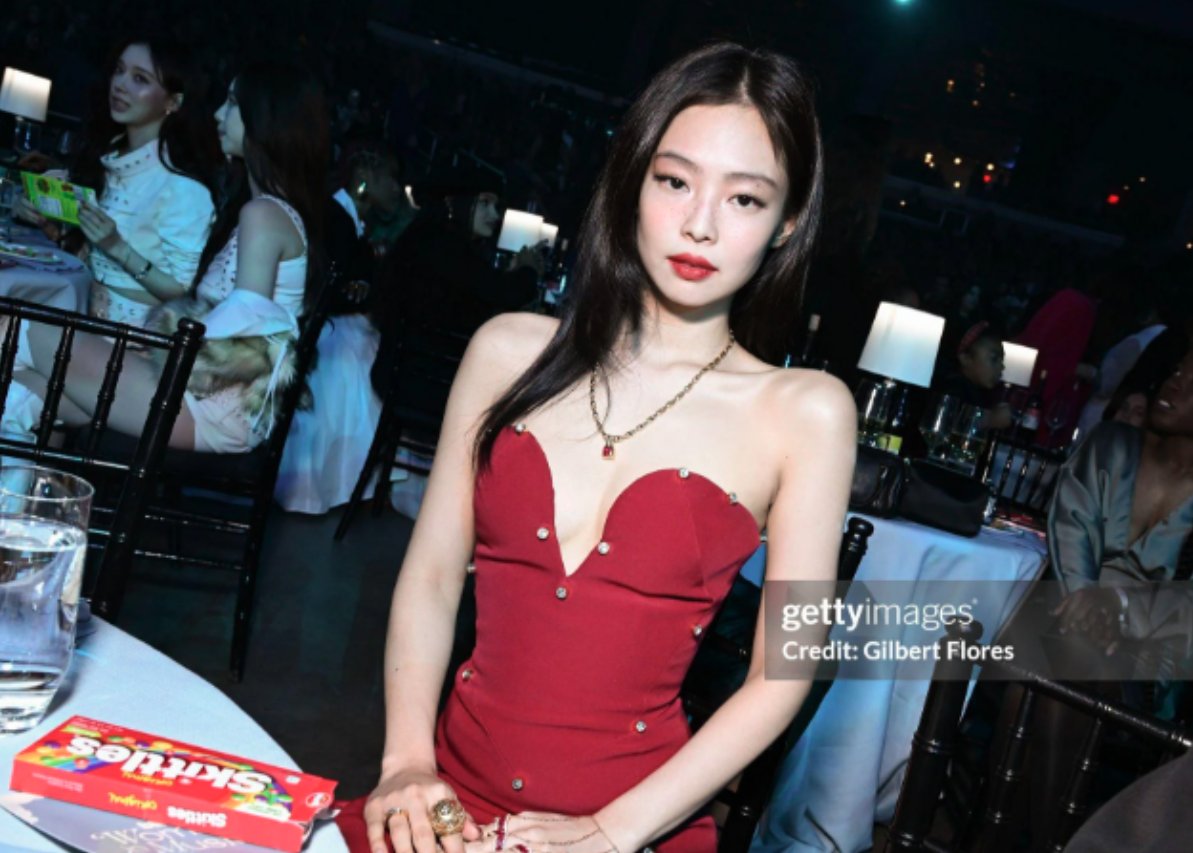 About Music tweet media