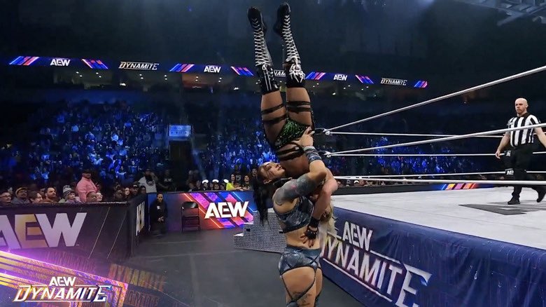 S2lWrestling's tweet image. Statlander overpowers Britt @meiblivion early with a deadlift suplex and a diving famouser from the corner!! 

Britt fires back with a Curb Stomp and a superkick, then spikes Kris with an air raid crash for two!!