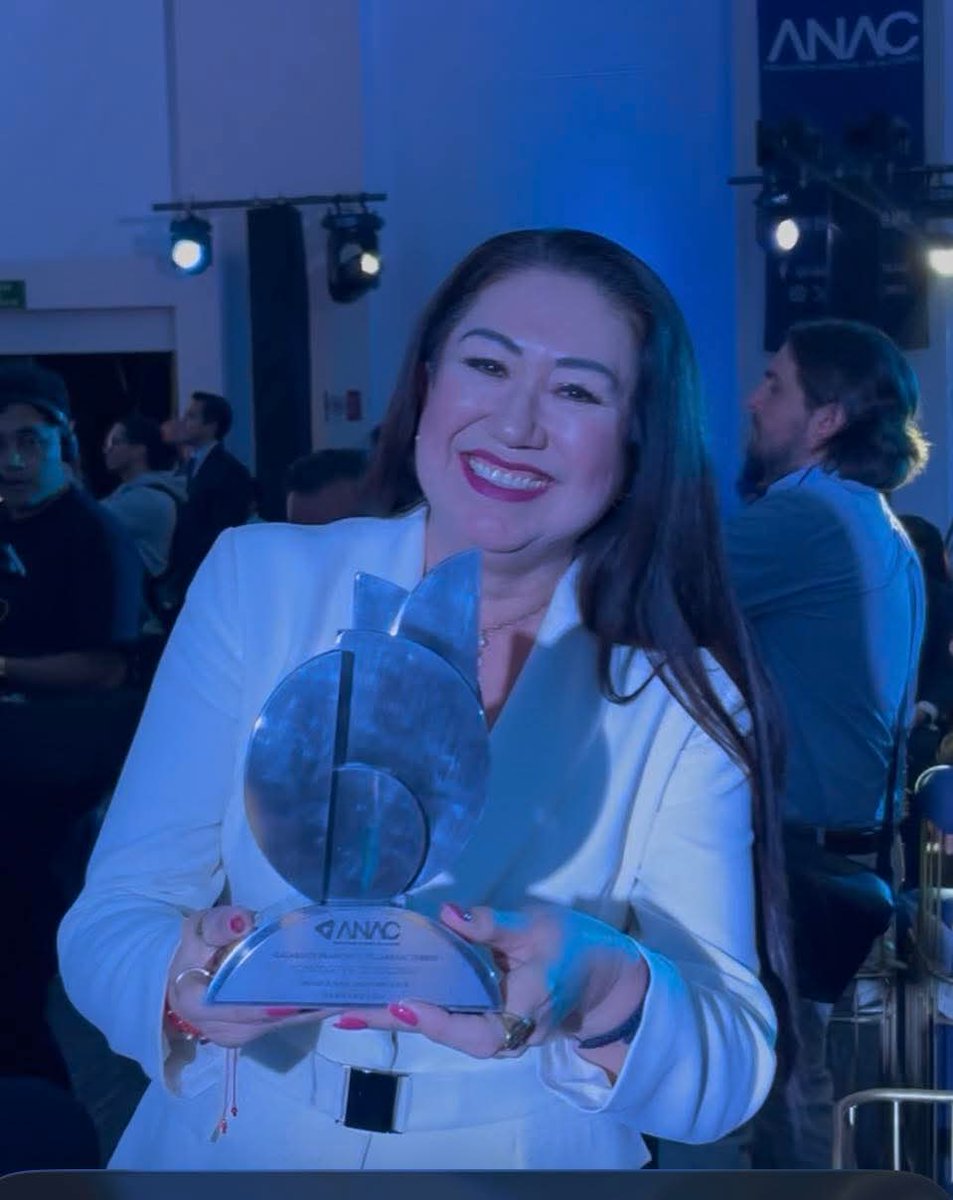 Desde el PAN Baja California Sur felicitamos a la alcaldesa Edith Aguilar Villavicencio por recibir el premio nacional de la ANAC con el programa “Contigo en tu Colonia”.

#Mulegé es ejemplo de buen gobierno en México.

¡Felicidades Edith por poner en alto a Mulegé! 💙