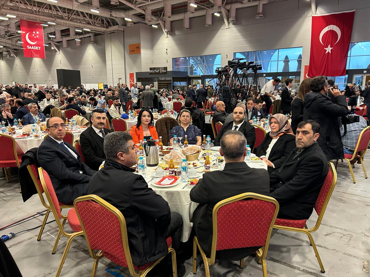 Saadet Partisi Yenikapı İftar Programı’na, Genel Başkanımız <a href="/Ahmet_Davutoglu/">Ahmet Davutoğlu</a> ve İl Başkanımız <a href="/MehmetBekhan/">Mehmet Bekhan</a> ile birlikte katılım sağladık.

Birlik, bereket ve kardeşlik sofrasında gönüller buluştu.

<a href="/BedirBaysal/">Bedir Baysal</a>
<a href="/rk_ersin/">Ersin Gencturk</a>
<a href="/SuleymanKandil/">Süleyman Kandil</a>
<a href="/SaadetIstanbul/">Saadet İstanbul</a>