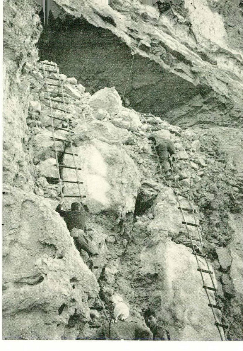 En el Museo de Israel en Jerusalén, hay una pequeña colección de cartas escritas por un hombre,  Shimeon bar Kosiba.

Es recordado como Bar Kochba.

Las letras fueron descubiertas en 1960-1961 en una cueva en el desierto de Judea. El nombre, Cueva de las Letras fue dado más