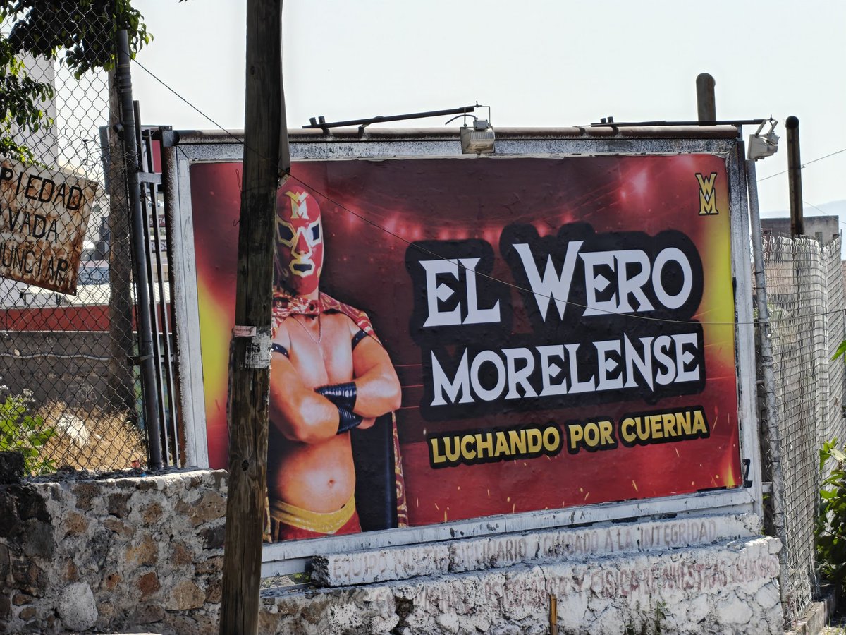 El delincuente de Víctor Mercado continúa con su campaña anticipada gastando millones para promocionar su imagen en #Cuernavaca y robarse la alcaldía.
#Morelos