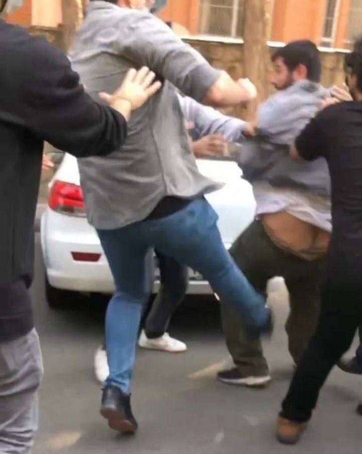 rezashakib70's tweet photo. عرزشی با اسلحه vs عرزشی بی اسلحه https://t.co/FGBMOVPtks