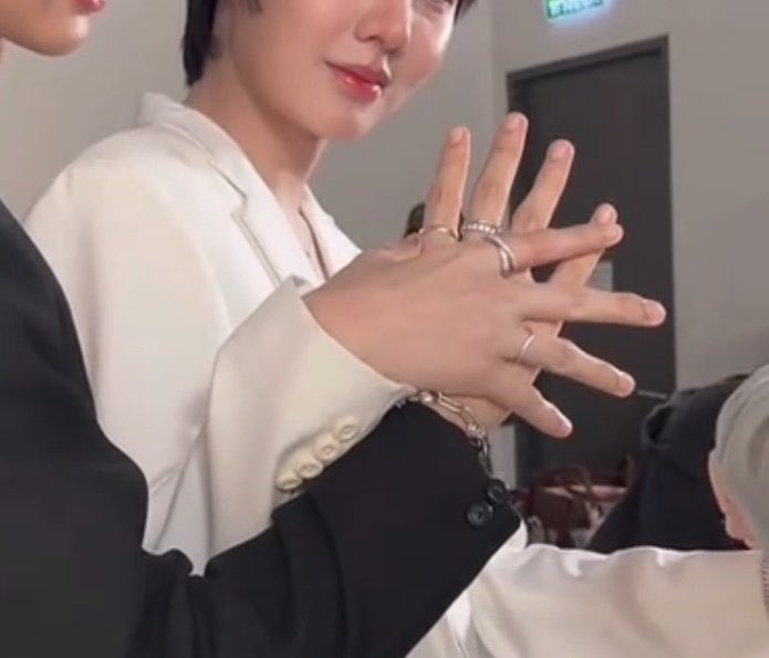 chyy7759's tweet image. RT @Vivianna130745: ใส่นิ้วชี้บ้างนิ้วนางบ้าง เดี๋ยวคนจับได้