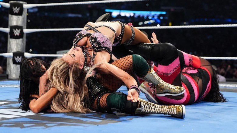 S2lWrestling's tweet image. Flair locks the Figure Four, bridging into the Figure 8 on Chelsea!! Nikki dives in and tries to pin Flair while she has it locked in 

1…2… Charlotte kicks out!

Charlotte gets up quickly and takes Nikki down hitting her with Natural Selection!

1…2…3!! Flair @aescado wins!!