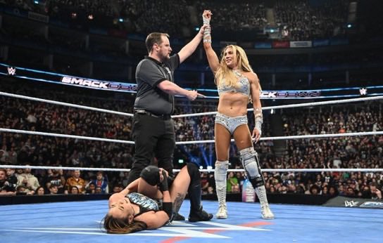 S2lWrestling's tweet image. Flair locks the Figure Four, bridging into the Figure 8 on Chelsea!! Nikki dives in and tries to pin Flair while she has it locked in 

1…2… Charlotte kicks out!

Charlotte gets up quickly and takes Nikki down hitting her with Natural Selection!

1…2…3!! Flair @aescado wins!!