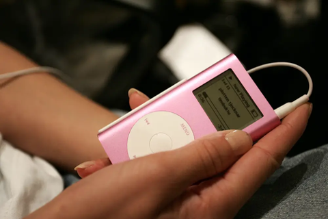 Nostalgia for obsolete technology is trending right now. Gen Z and millennials are rejecting new technology with a return to analog. One expert says excitement about AI has now been replaced with disillusionment. tinybfs.com/t/aJvncg