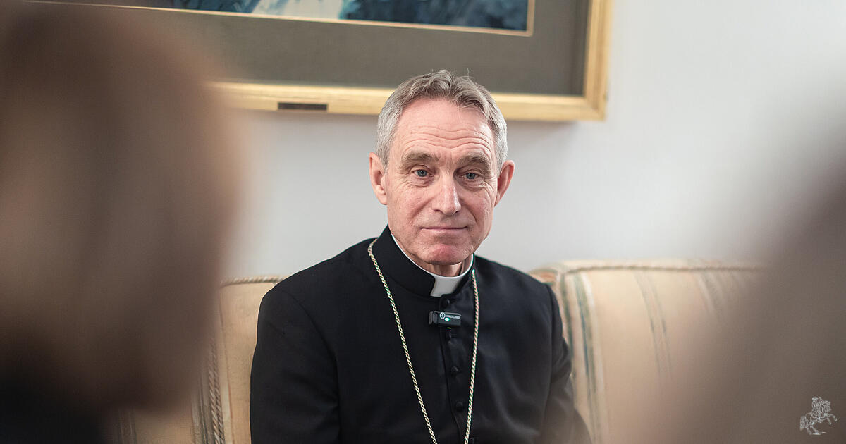 In Gottes Wort steckt die wahre Kraft des Menschen       

 In der Wüste leisten Jesus und der Satan sich einen Schlagabtausch, erklärt Erzbischof Georg Gänswein. Christus siegt, indem er sich ganz in das Wort des Vaters stellt. 
 
   ift.tt/A9HQOMv