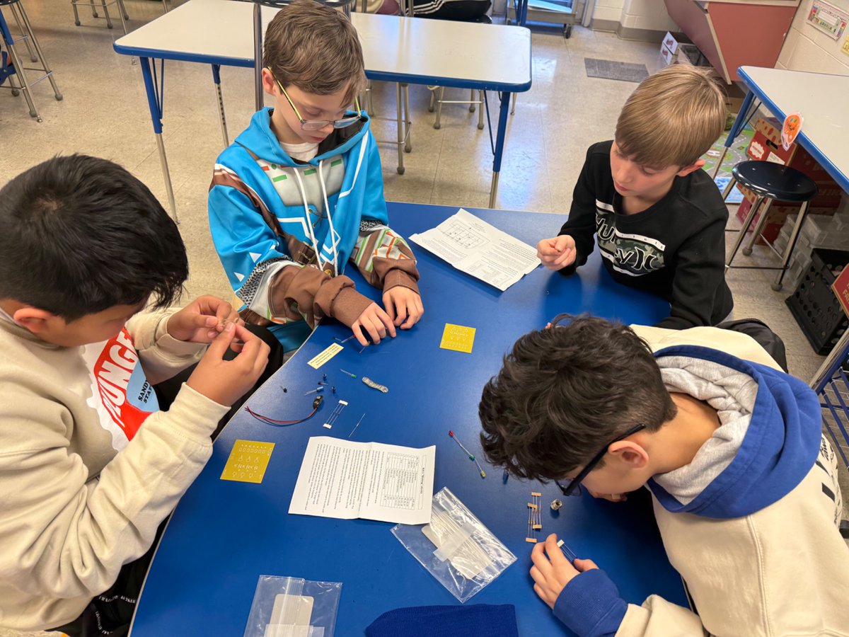 Kristin Sym- eee STEM Teacher @Ridgeway tweet media