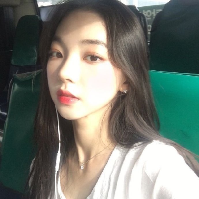 forkarina0303's tweet photo. It looks like the same day... let me feel like im part of a ordinary day just for 18-year-old jimin...🥹 https://t.co/qCfmA7ZG11