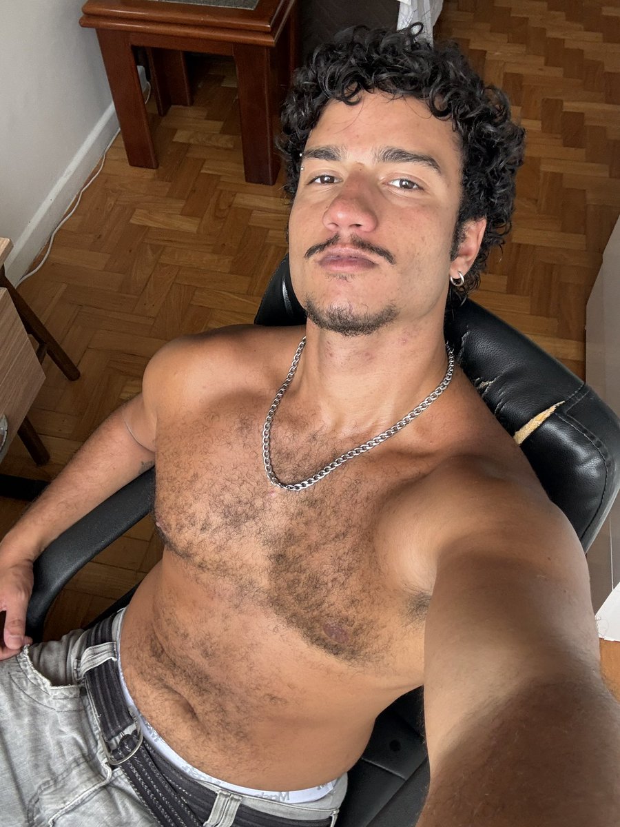 bjorktabacuda's tweet photo. e teve bronze nesse carnaval https://t.co/hypPHsE91h