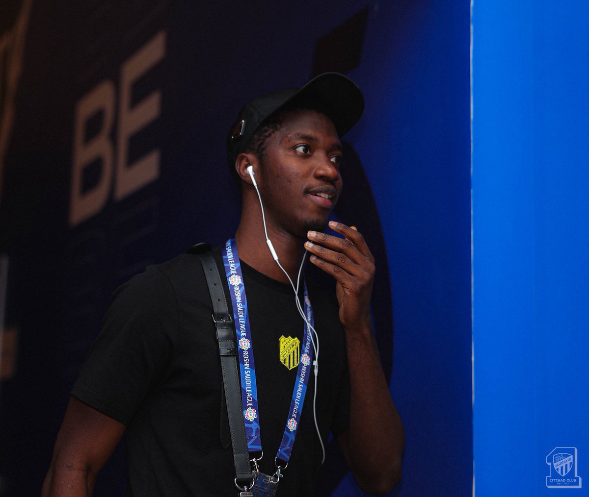 عمرو tweet media