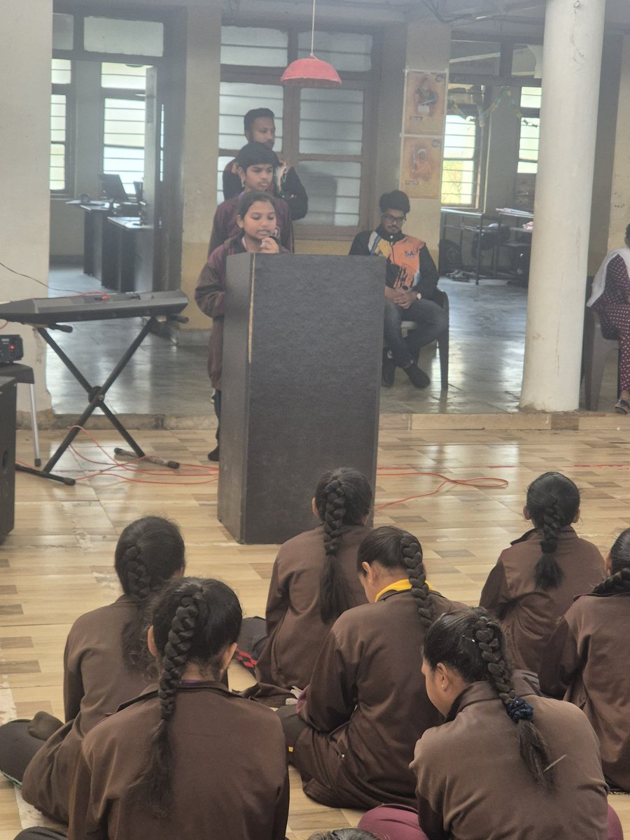 emrsmandvi's tweet photo. Today we celebrated मातृभाषा दिवस at EMRS Mandvi. 
@TribalAffairsIn @CMOGuj @narendramodi @NESTSHQ @gstesgnr @rashtrapatibhvn https://t.co/qNzMnubBNq