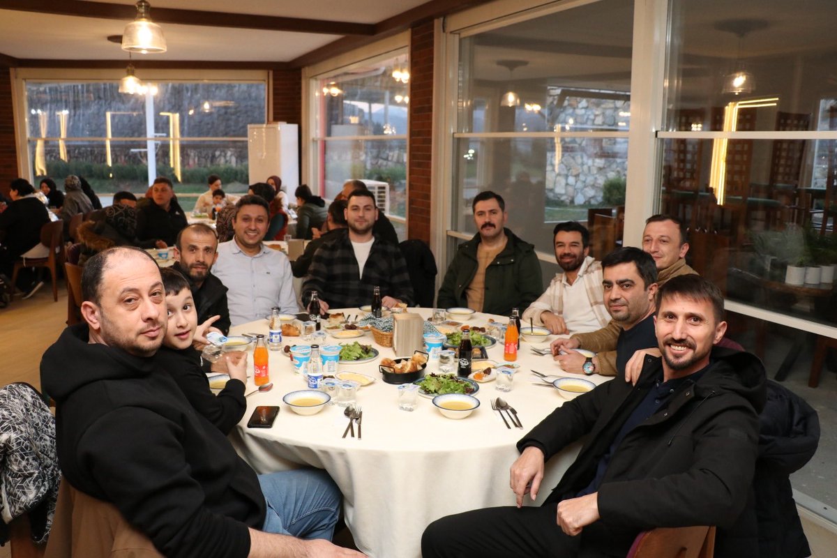 📍Cumayeri| Hilaltepe - Yıldız Restorant 
Bu akşam iftar soframızda mesai arkadaşlarımız ile bir araya geldik. 

Belediye Başkanımız Mustafa Koloğlu’nun katılımıyla gerçekleşen programda, Ramazan’ın bereketini ve manevi huzurunu paylaştık.