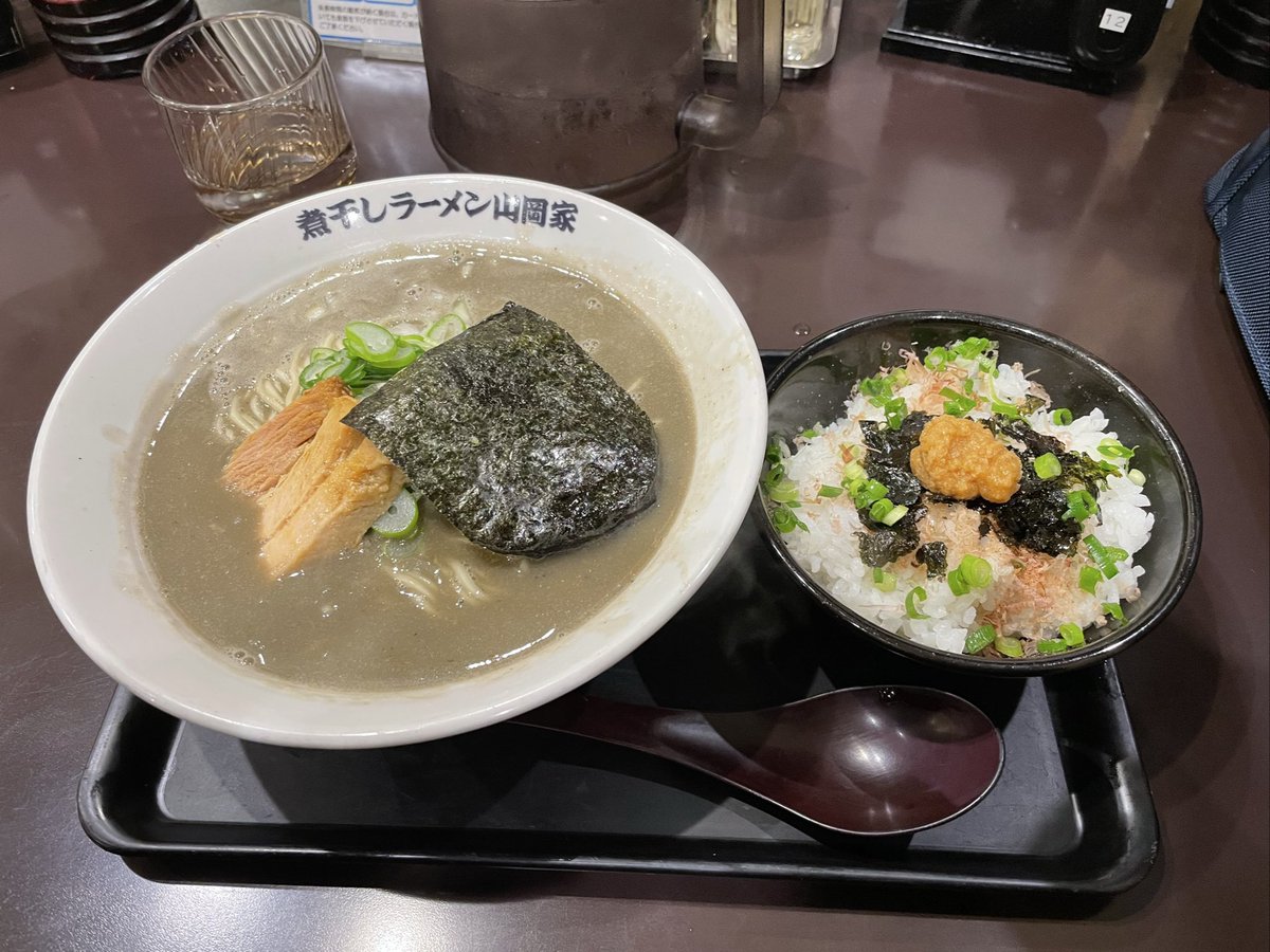 #ラーメン #煮干し #山岡家 
夜中に高速飛ばして喰いに行った。
美味かった。
ノーマル（？）山岡家は苦手だが、煮干しはいい｡