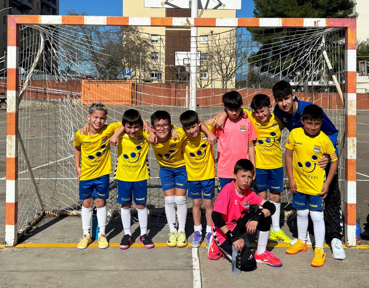 cfssantboi's tweet photo. Benjamín "A" 6-1 Torre Roja
Resultado final de la jornada 💛💙 #CFSSantBoi #unescutunafamilia https://t.co/0bMbwrUwT6